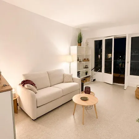 Cozy, Air-conditioned, Downtown Apartment Antibes